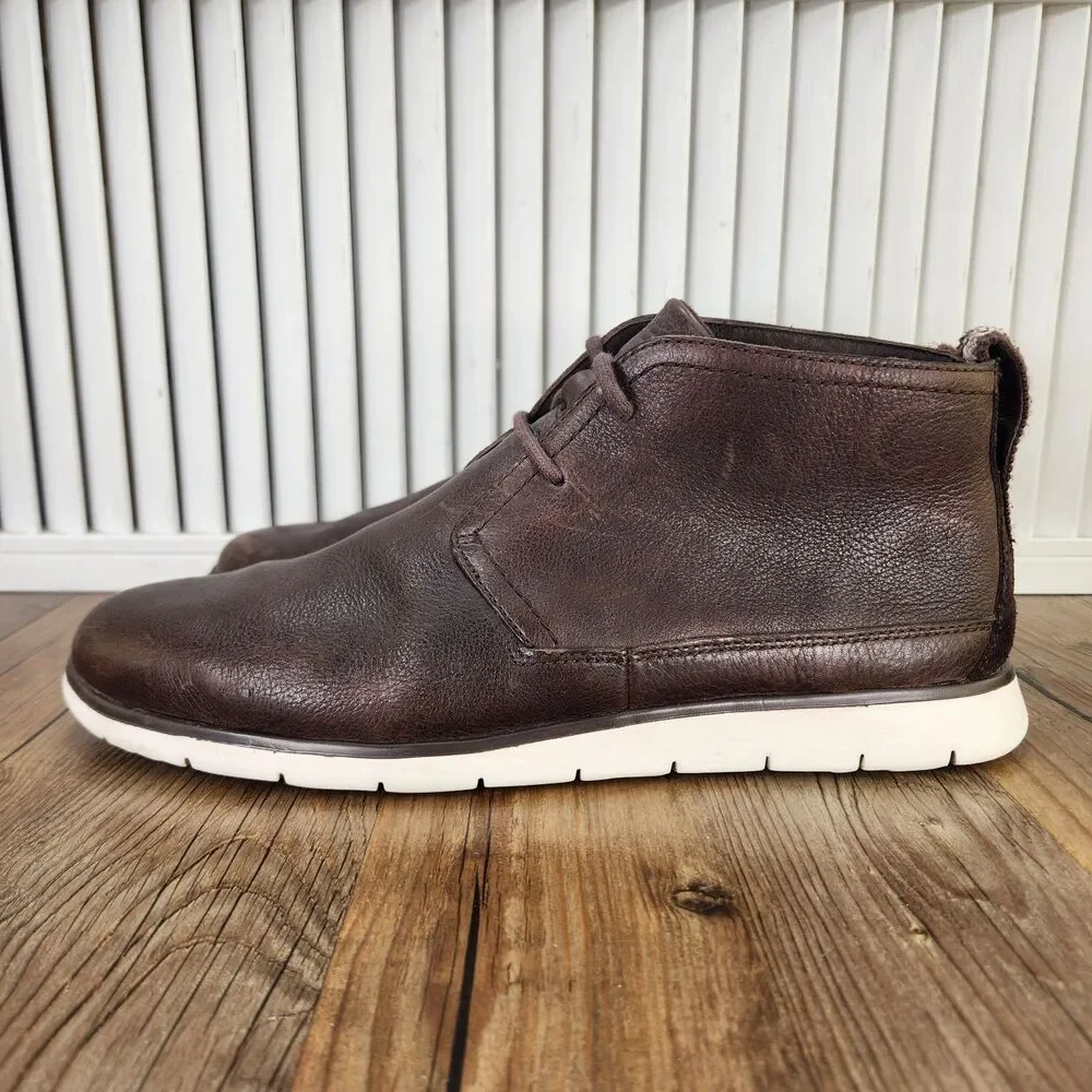 UGG Freamon Chukka Boots Mens Size 11 Brown Leather Preppy Ankle Shoes 1013234